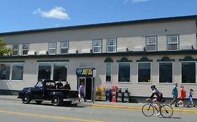 Valley Hotel & 24/7 Open Cafe